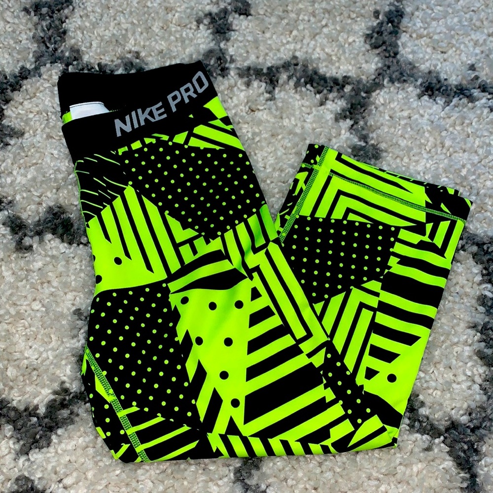 Nike Pro Neon Yellow & Black cropped capri pants